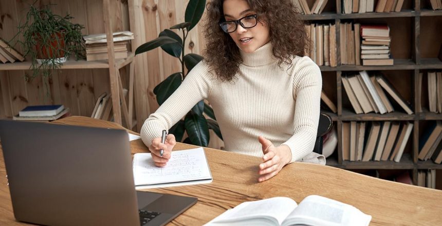 how-to-balance-online-classes-and-work-1